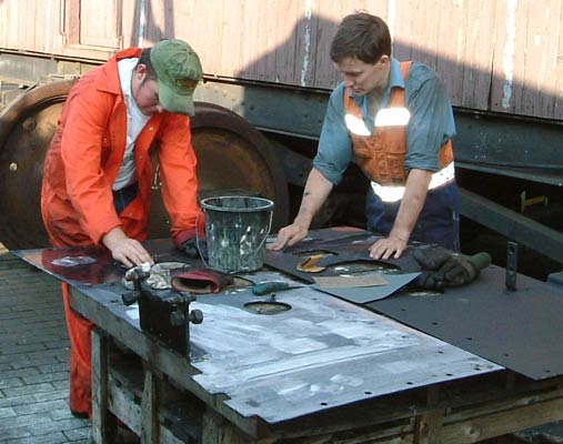 Leon Salter (left) and your webmaster rub down some platework. September 20 2003 &copy; Colin Henderson