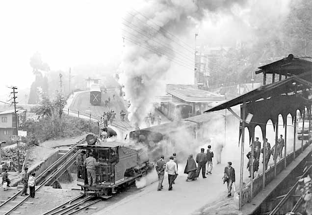 B Class 0-4-0 805 sets off from Darjeeling station for Kurseong. November 2000