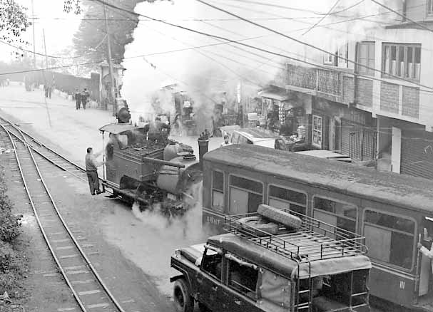 B Class 0-4-0 805 sets off from Darjeeling station for Kurseong. November 2000