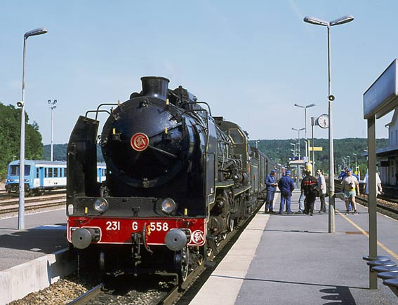 Hardly any passengers got out at Longueville to photograph 231G558 in the lovely evening sun. June 1 2003