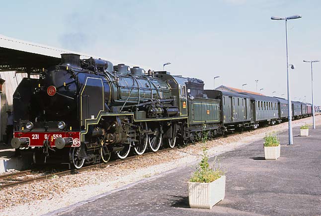 231G558 in nice light at Romilly-sur-Seine. June 1 2003