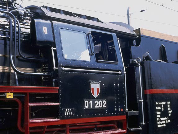 Not surprisingly 01 202 has a very Germanic cab ! Again the beautifully laid out oil lines can be seen. May 31 2003