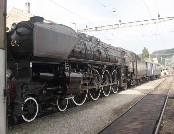 241A65 and support coach at Burgdorf. May 31 2003