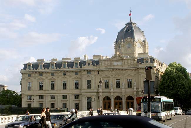 The Commercial Court house on the &Icirc;le de la Cite, Paris. May 25 2003 &copy; Brian Bane