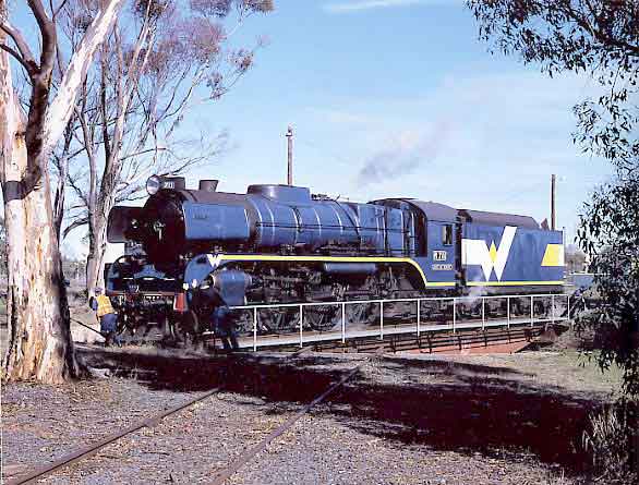 R711 is turned on Echuca turntable. July 2001.