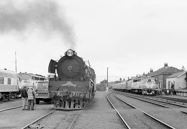 R711 takes oil and water at Warrnambool. The return working of the 08:48 from Melbourne in on the right headed by S302. September 1 2001
