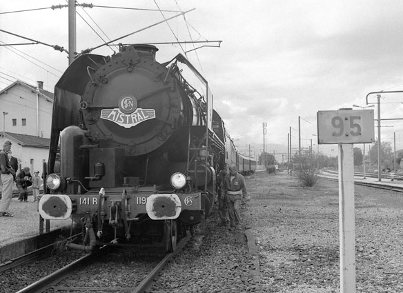 141R 1199 at the 95km post, Rives station, during a pathing stop.