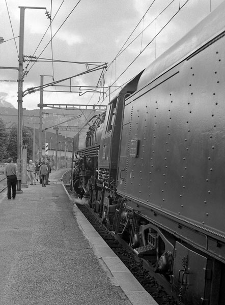 10km on from the stop at Rives we stopped again for photos. At Voiron the Alps were starting to get close! But the sun was being elusive at the crucial moment.