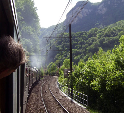 After Culoz the valley closed in considerably with cliffs towering over the line for many miles. I had been this way twice in 2000 on my way to and from Geneva but sadly both jounryes were in the dark. It was nice to finally be able to see the route.