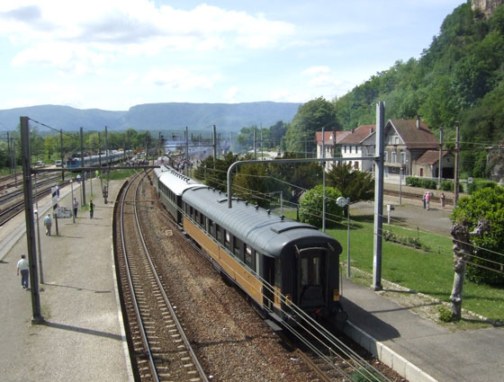 A view forwards from the back of the train. On the right is the route to Geneva.