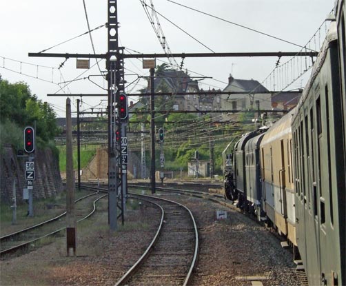 141R 1199 at the head of 'Le Mistral' during the short stop at Chalon-sur-Sa&ocirc;ne. 