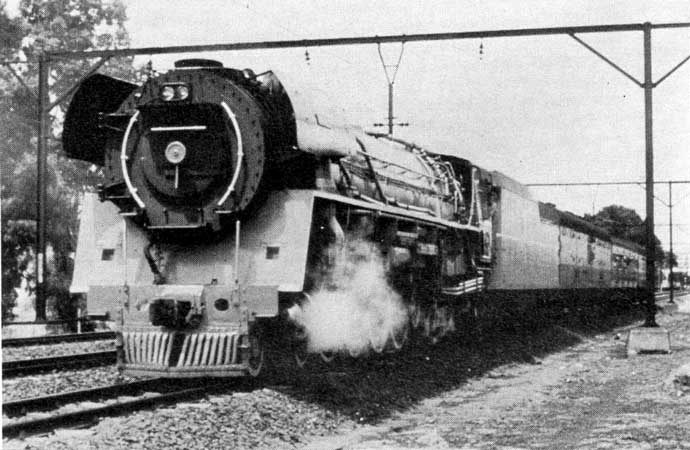 No.3450 "L.D.Porta", and the three coach test train on February 9. Photo "Rooinek"