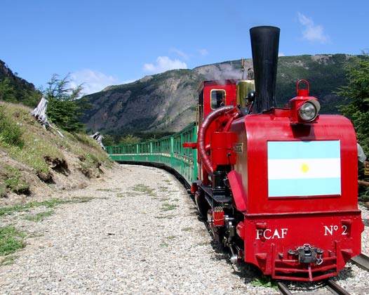 No.2 at ‘La Macarena’ with a typically lengthy 15:00 departure ex-‘Estación del Fin del Mundo.’ January 16 2004