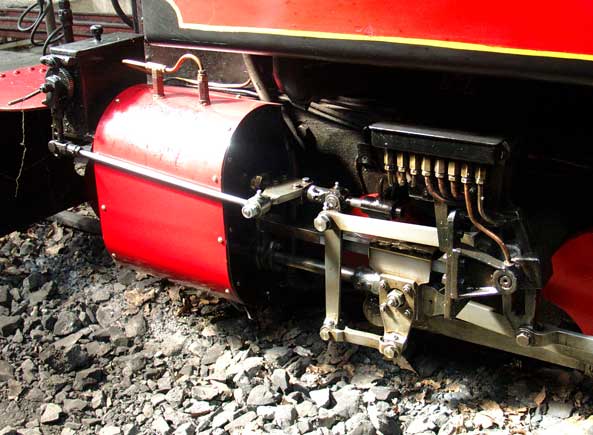 The view from the rear shows better how the lubricator drive is arranged from the valve stem. June 10 2005 