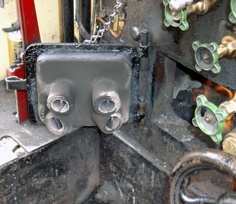With the firehole door open the form of the secondary air distributor is clear. April 11 2004