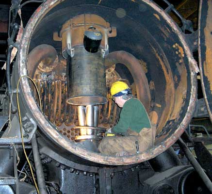 The revised exhaust arrangements being fitted to 4960. Note the nozzle, blower ring and the way the mixing chamber has been fitted within the old chimney (stack). May 03 2005  Sam Lanter 