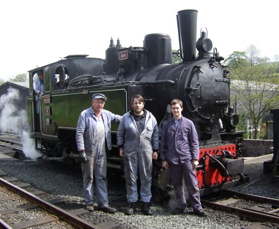 3 suspect characters with No.19. 05 May 2008 