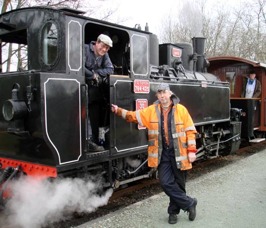 W&LLR No.19 and her crew on the test day. On the right is driver Bruce and in the cab is fireman Patrick. On the balcony of the coach is W&LLR CME Colin Tickle &copy; N.A.H. Day