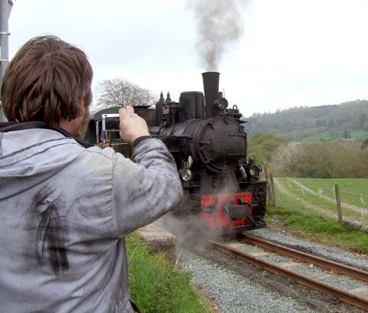 Nigel Day gets a photo of No.19 whilst it paused at Golfa siding. 05 May 2008
