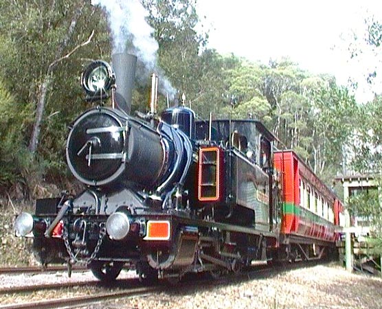 Mount Lyell No.3 at Lower Landing. © Ben Elliot. Mount Lyell No.3 at Lower Landing. © Ben Elliot.