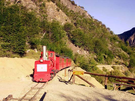 FCAF No.2 'Ing. L.D.Porta' tops Macarena bank with three of the new carriages. Note the work in hand to add a loop and second platform at La Mcarena station. November 9 2004. � FCAF