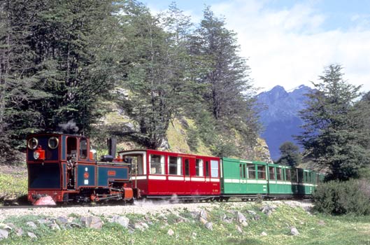 FCAF No.3 'Camila' hauls a return working near Estaci&oacute;n del Fin del Mundo. January 18 2004