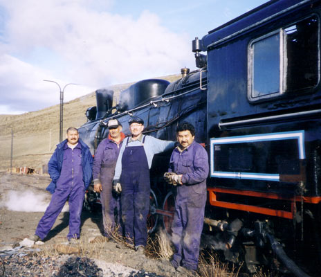 Locomotive and crew at Rio Turbio. September 2004 