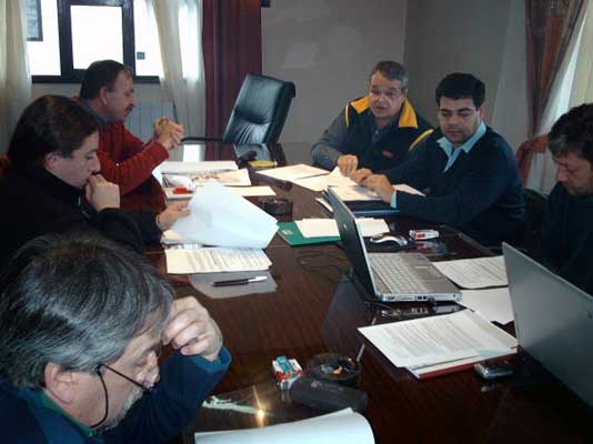 Members of the Bi-National Commission at work. This meeting dealt with issues surrounding the terms of reference for the public tender. May 2006