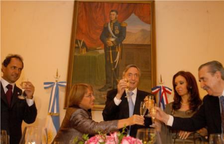 Chilean President Doña Michelle Bachelet and Argentine President Dr. Nestor Kirchner, with others, celebrate agreement inside the famous Casa Rosada, Buenos Aires. 21 March 2006 