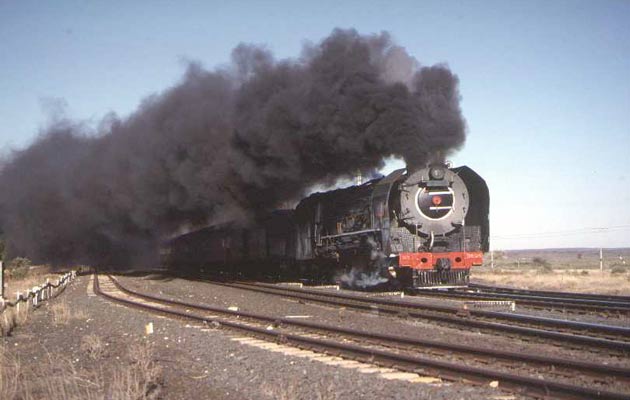 More SAR style black smoke...... 3454 passes Witput in the Karoo. © Roger Griffiths