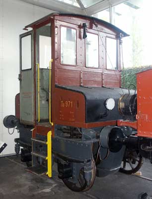 This works shunting locomotive is somewhat different too ! Built in 1927 this Ta 2/2 971. Not only is it tiny and battery operated but to facilitate shunting the buffers act as electro magnets ! It was in use until 1992. October 4 2003