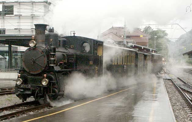 1067 and train had retired to the depot over the lunch hour. Here it pulls the carriages back in to Interlaken Ost station ready for the trip to Lauterbrunnen. October 5 2003