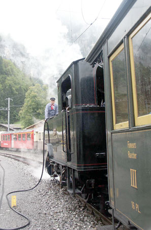 The driver watches the water level on 1067 at Zweil&uuml;tschinen as a Grindelwald bound BOB electric overtakes. October 5 2003