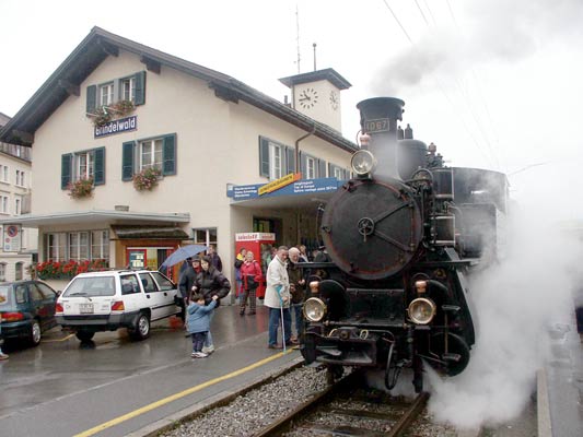 The weather on arrival at Grindelwald was not much better than it had been in Interlaken. However with the extra altitude it was even colder. Here 1067 stands more or less at the end of the line. October 5 2003