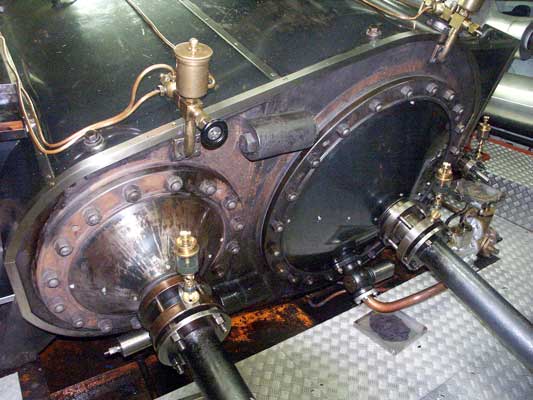 Another view of the cylinders. Note the tailrods. This clearly shows the difference in size between the high and low pressure sides of the engine. October 8 2003