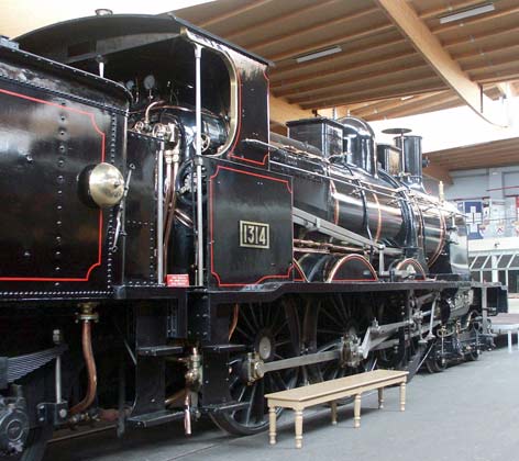 Midi 1314 displays an interesting feature. The bell on the tender was a early passenger alarm. Just how effective this would be above the noise of a working locomotive is debatable ! October 9 2003