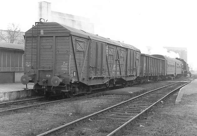 PKP OK22 31 stands at Grodzisk with the daily pickup goods. April 4 1996