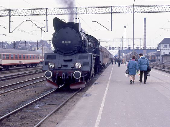 PKP OL49-81 at Poznan Glonwy. April 4 1996