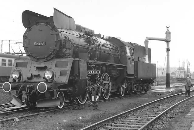PKP OL49-81 takes water outside of Poznan depot. April 4 1996