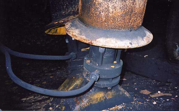 Inside R 766's smokebox we see the base of a standard-type Lempor double funnel arrangement. 25.5.2001. 