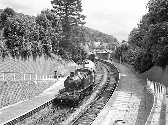 5199 completes the run round at Llangollen station. July 10 2003