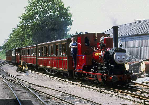 Talyllyn No.6 runs through the yard at Pendre with the 13:25 train from Tywyn Wharf. July 14 2003