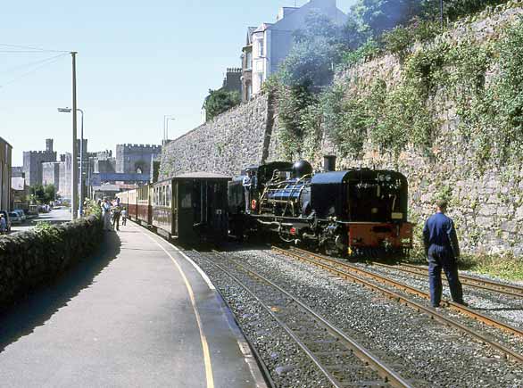 Back at Caernarfon NG143 runs off the loop to get water. July 12 2003