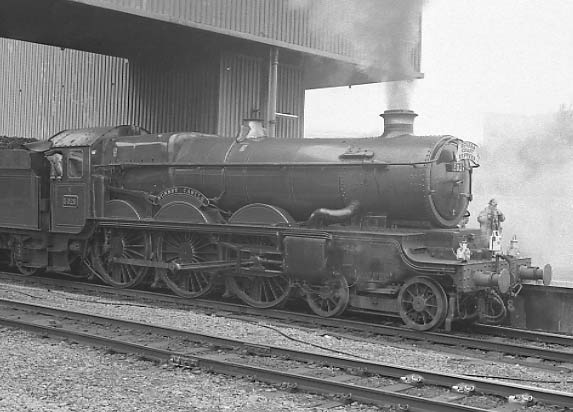 5029 Nunney Castle at Bristol Temple Meads with the morning crew training turn to Newport. September 2001