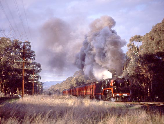 R703 (R761 in disguise) performs a runpast. June 2001.