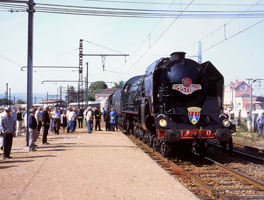 A short photostop was held at Chagny, junction between the PLM mainline and the secondary route from Nevers.