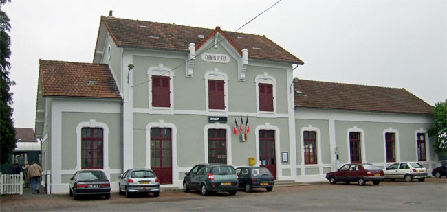 Despite being a rural station on a secondary line Cercy-la-Tour station is in good order.