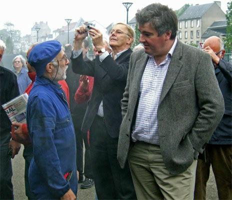 In France it would appear locomen will talk to anyone....... 