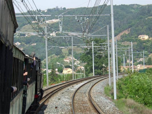 Running under the wires and on the dual gauge track north from Tournon. The CFV follows the valley to the left with the SNCF line curving away to the right to follow the Rhone valley.