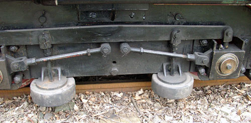 Owl has an interestingly arranged compensated suspension system. April 11 2004